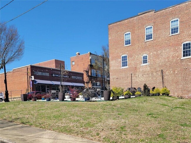 Building Photo - 251 Archer St