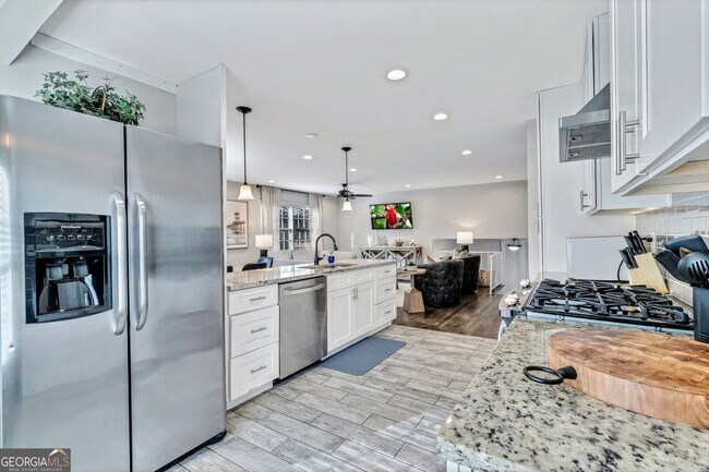 Building Photo - 2480 Powers Ferry Dr SE