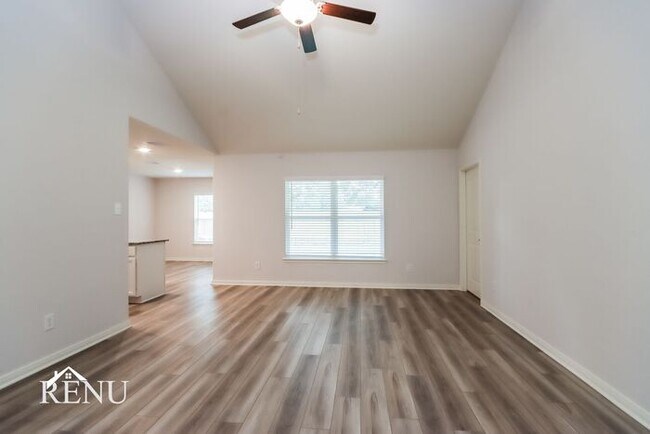 Building Photo - 10414 Sweetwater Creek Dr