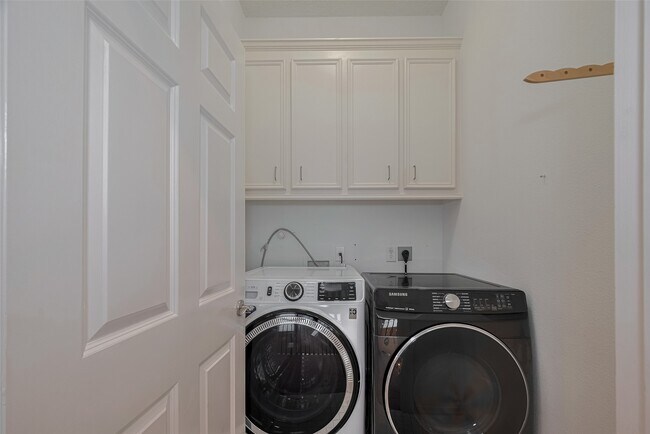 Building Photo - 4006 Lanark Ln