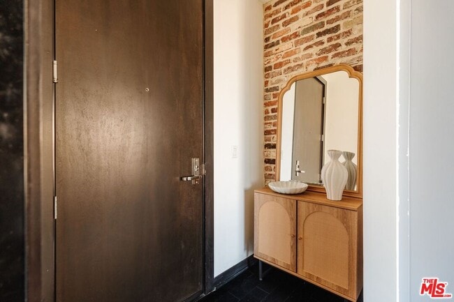 Building Photo - 655 S Hope St