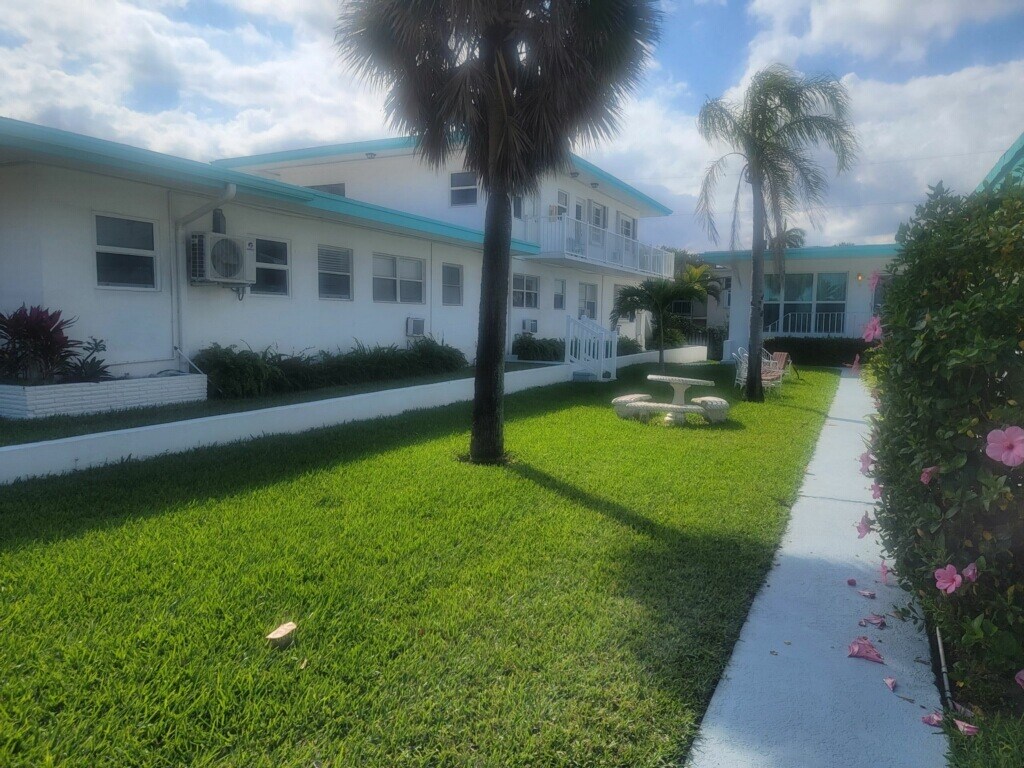 Building - 865 SE 20th Ave