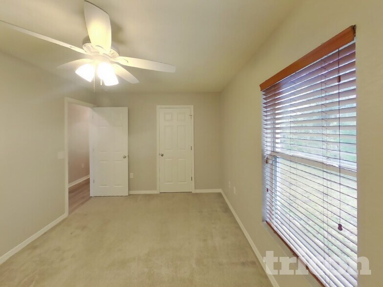 Building Photo - 39 Balsam St