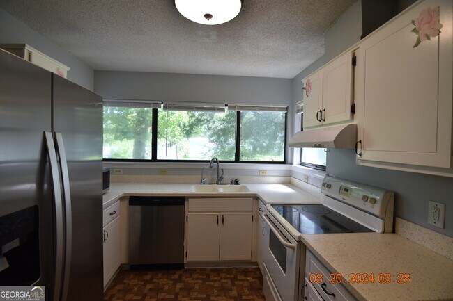 Building Photo - 145 Woodhaven Dr
