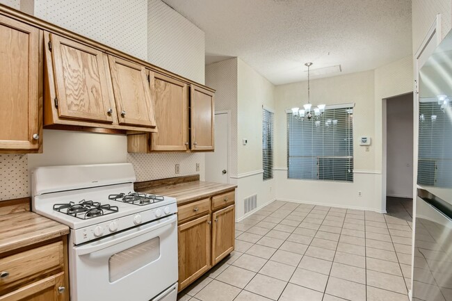 Building Photo - Beautiful 3/2 on Greenbelt (Inquire for Av...