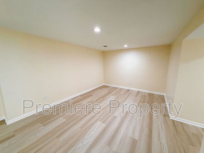 Building Photo - 10411 E 78 Terrace