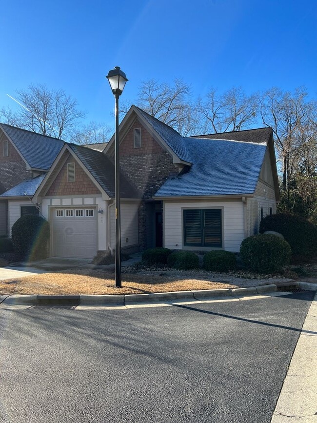 Building Photo - Beautiful 2 Bed 2 Bath Townhome in Southern Pines