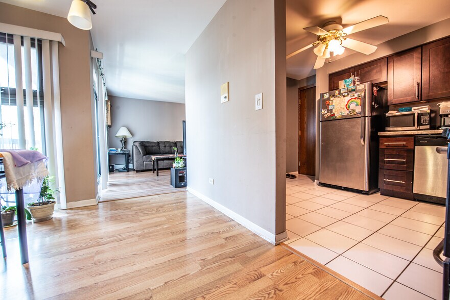 Building Photo - 5525 N Chester Ave