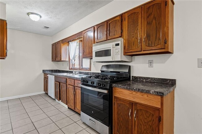Building Photo - 2122 Fieldstone View Ct SE