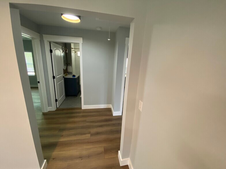 Building Photo - 1604 E 37th St