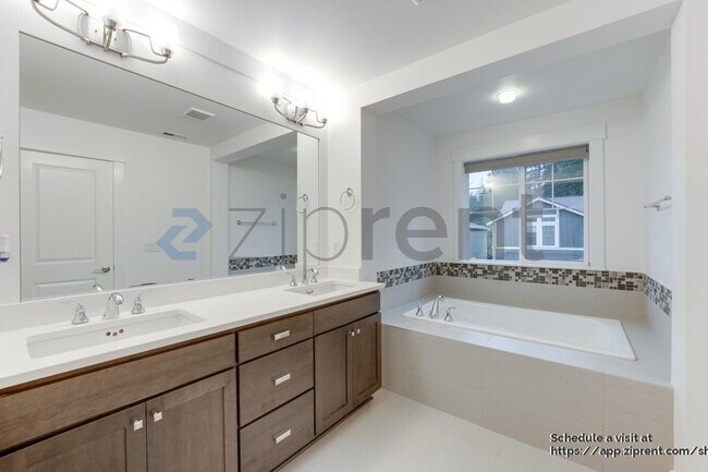 Building Photo - 18602 46th Ave SE