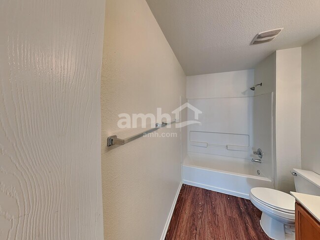 Building Photo - 6202 Roseborough Dr