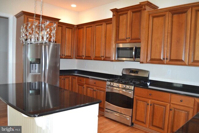 Building Photo - 806 Wren Ln