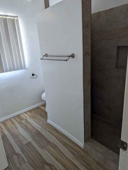 Building Photo - 1504 4th Ave