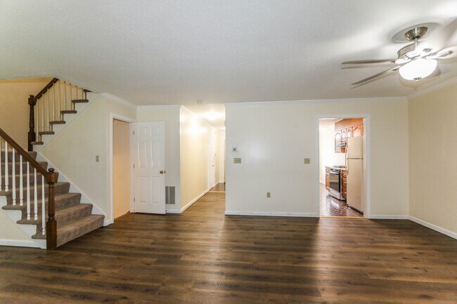 Building Photo - 409 The Meadows