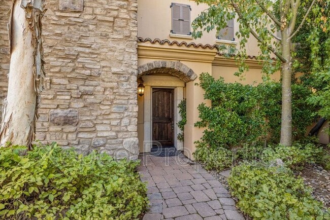 Building Photo - 175 Villaggio W