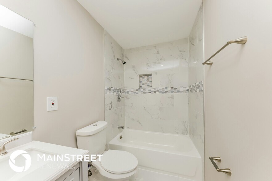 Building Photo - 3539 Meadowview Dr