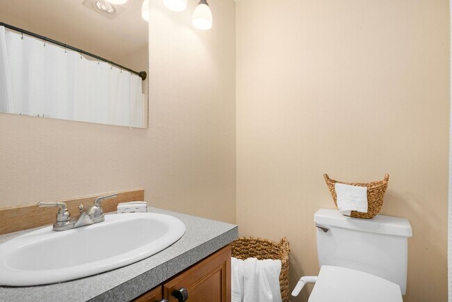 Building Photo - 2 bed 2 bath Stadium District Condo!