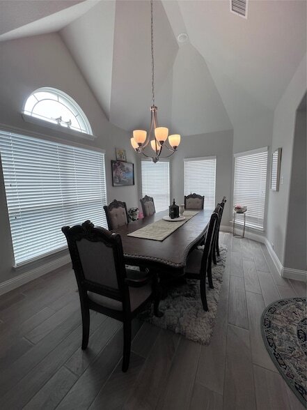 Building Photo - 9832 El Colina Dr