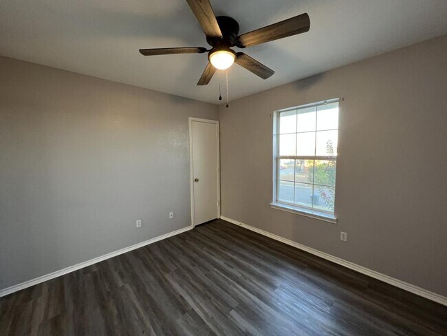 Building Photo - 5908 Greengate Dr