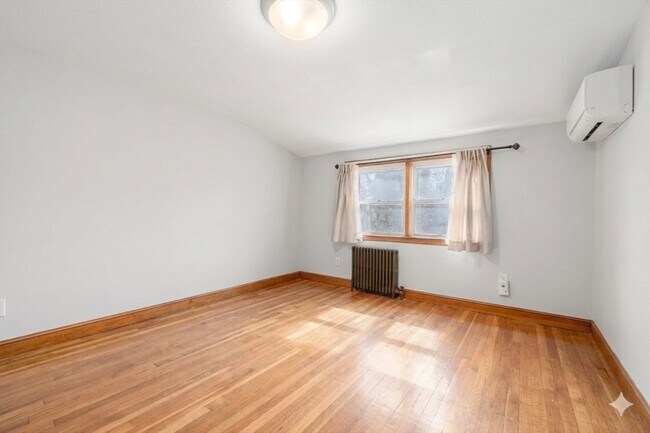 Building Photo - 22 Munroe Rd