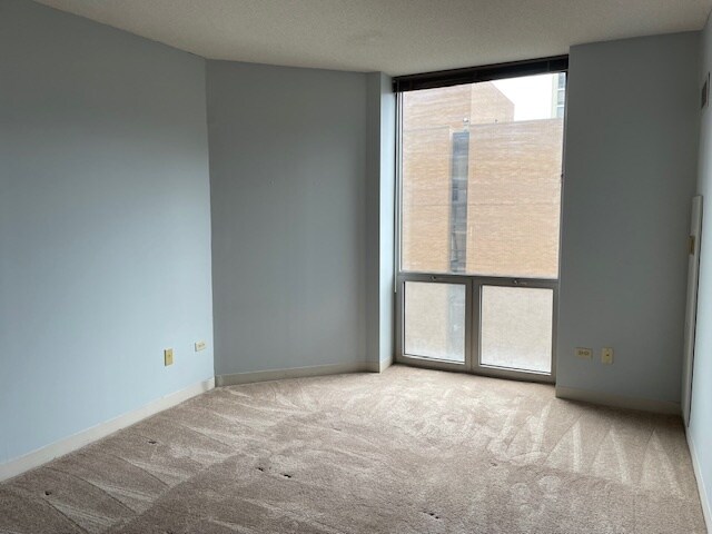 Building Photo - 222 N Columbus Dr