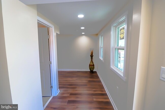 Building Photo - 427 Highland Ave