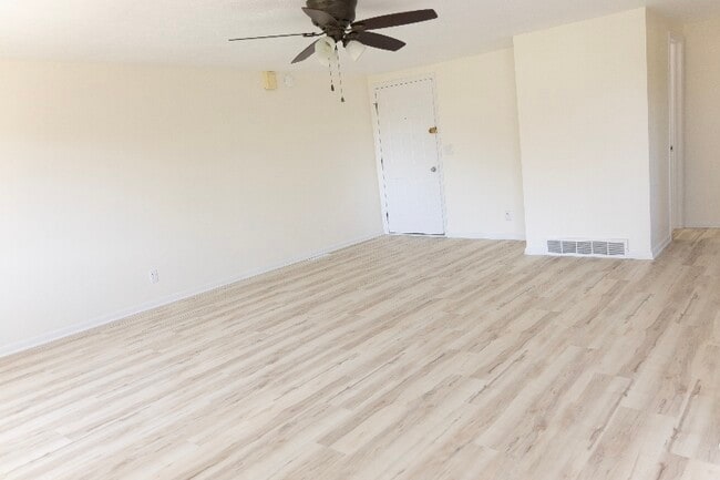 Building Photo - 988 Delwood Rd