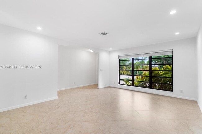 Building Photo - 1047 Buchanan St