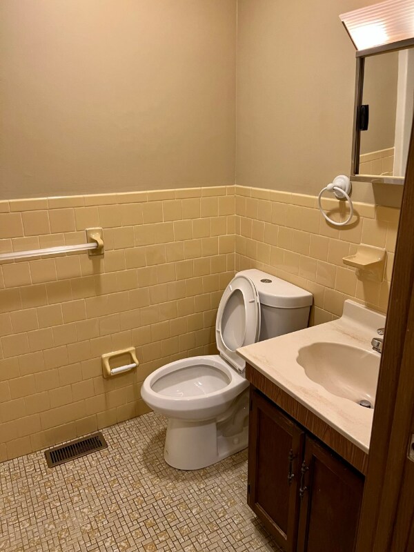 Building Photo - 1616 Spring Valley Dr