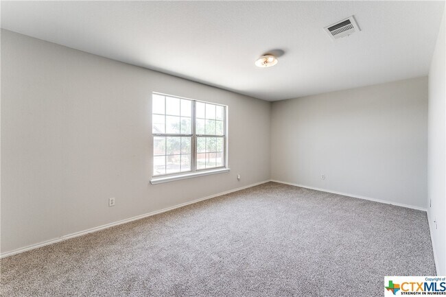 Building Photo - 300 Santolina Ln