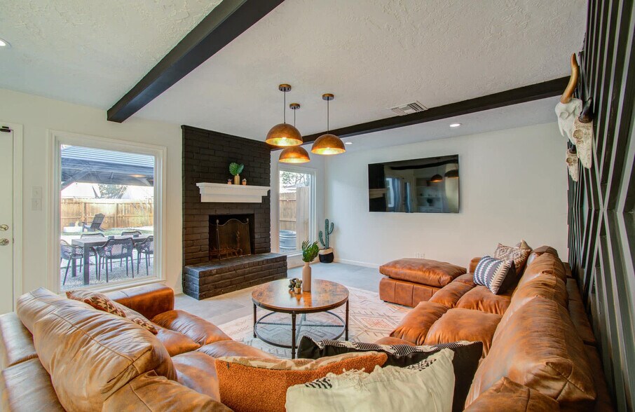 Building Photo - 9614 Springmont Dr