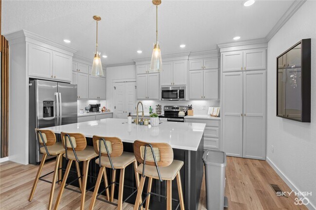 Building Photo - 5 Blandford Ln