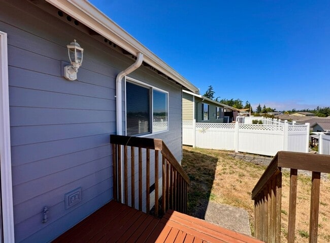 Building Photo - 1331 SW Harbor Vista Cir