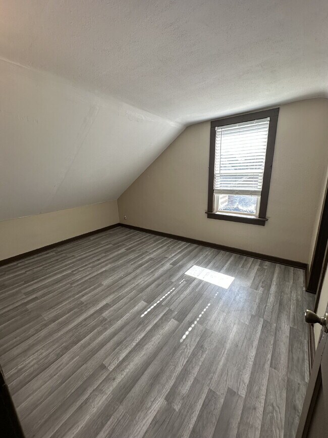 Building Photo - 121 Hackett St