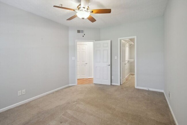 Building Photo - 1250 Parkwood Cir SE