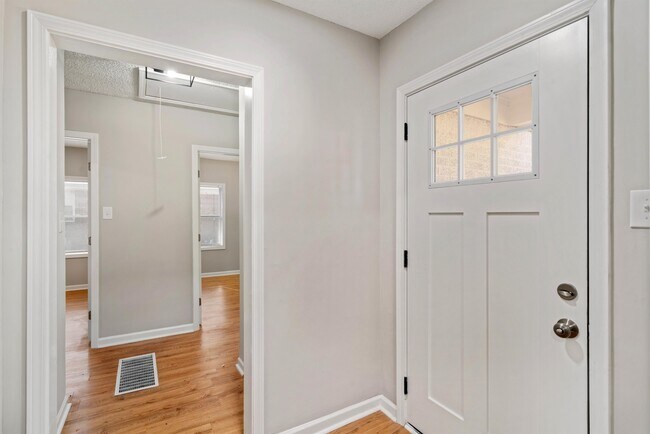 Building Photo - 1004 Tatum Rd