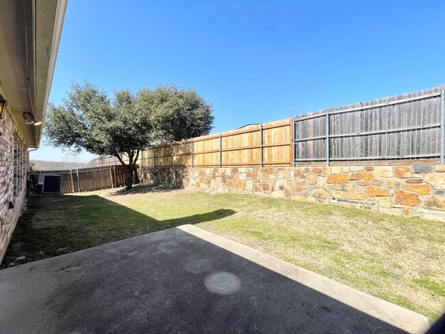 Building Photo - 4 Bedroom 1 story Duncanville ISD