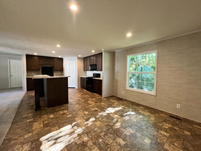 Building Photo - 1607 Delaware Dr