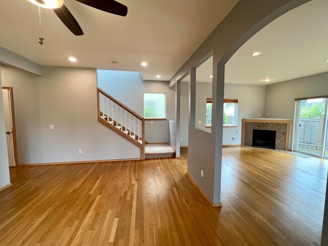 Building Photo - Greenwood Home