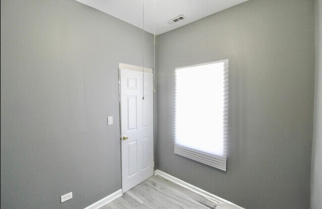 Building Photo - 2457 W 47th Pl