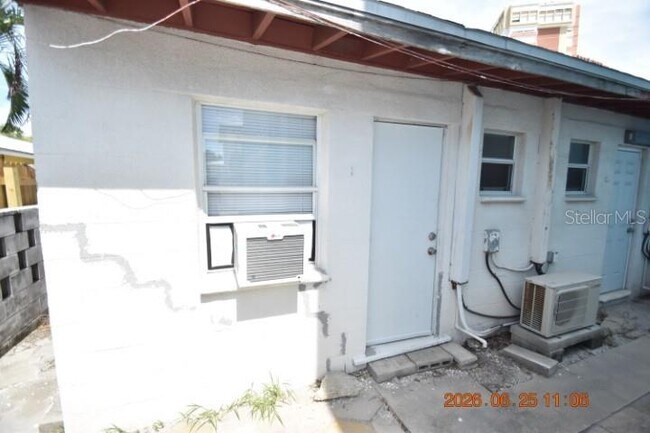 Building Photo - 146 Coral Ave