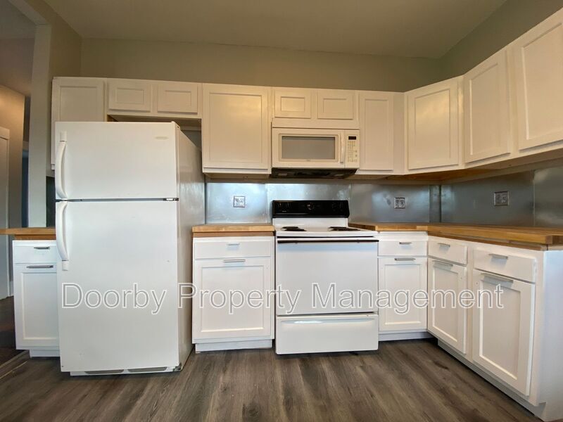 Building Photo - 2802 Fairview Dr