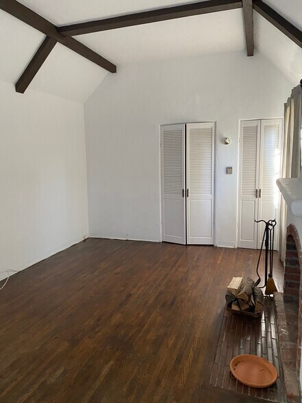 Building Photo - 10343 Dunkirk Ave