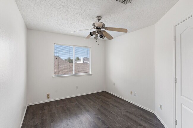 Building Photo - 2802 Briarbrook Ln
