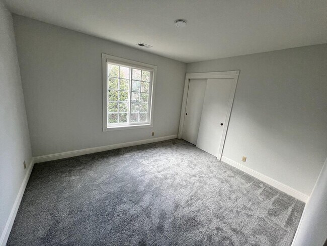 Building Photo - 15925 El Pajaro Ct