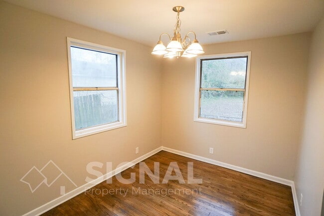 Building Photo - 712 Robison Dr