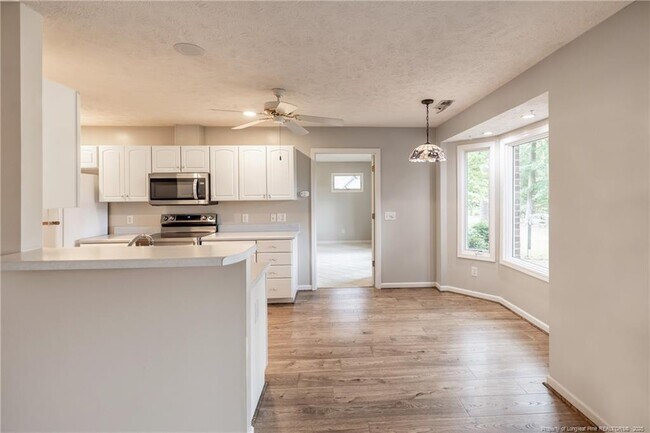 Building Photo - 789 Daphne Ln