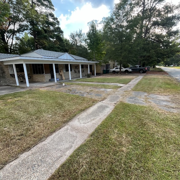 Primary Photo - 1907 W 28th Ave