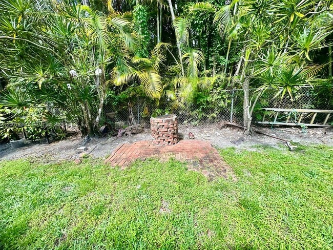 Building Photo - 3712 Anderson Rd